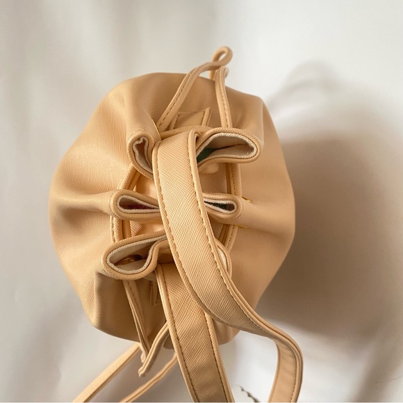 Hello Kitty bucket bag - Picture 7 of 14